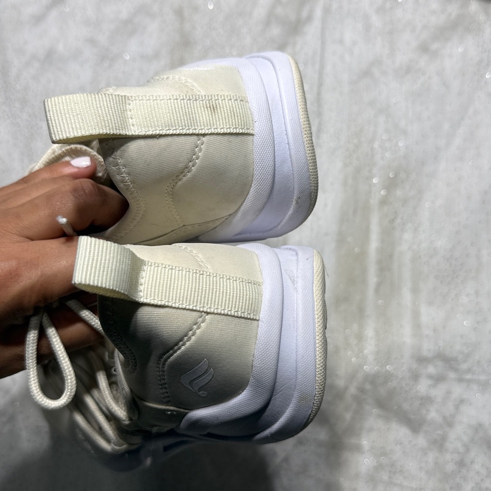 Fabletics Brookside Performance Sneaker Size 8.5 - image 5